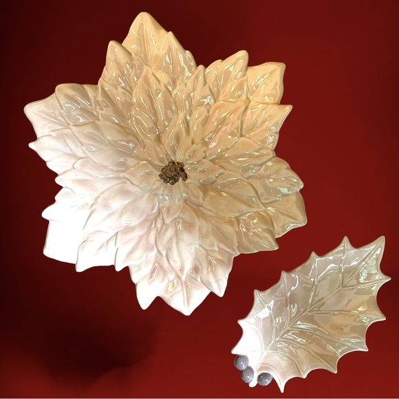 Large Chip & Dip Ceramic White Poinsettia w/Holly Leaf by Charleston S.Carolina - Picture 1 of 7